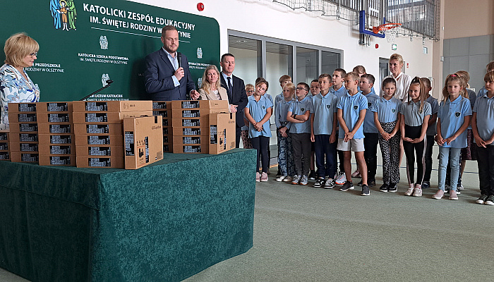 Uczniowie z Olsztyna dostali laptopy. „Przydadzą się w procesie edukacji”